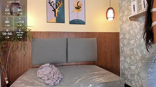 NicolleeEvanss online show from 03.18.25