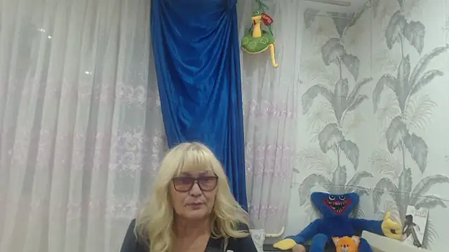 Snapshot of CamDiva113 chatting on 10.16.25 CamDiva113 online show from 10.16.25