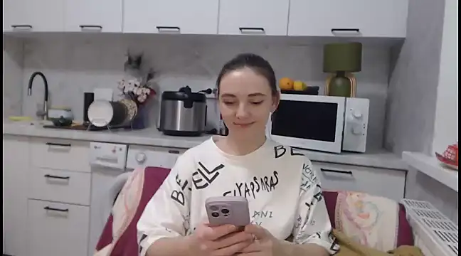 Snapshot of StacyMind chatting on 12.06.24 StacyMind online show from 12.06.24