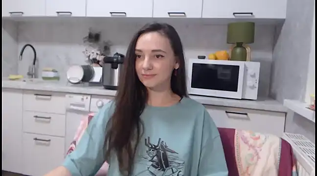 Snapshot of StacyMind chatting on 12.12.24 StacyMind online show from 12.12.24