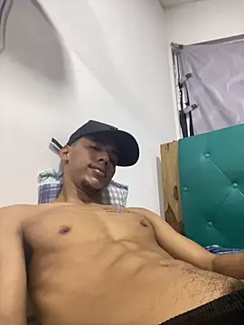 Snapshot of armanidrek chatting on 10.25.25 armanidrek online show from 10.25.25