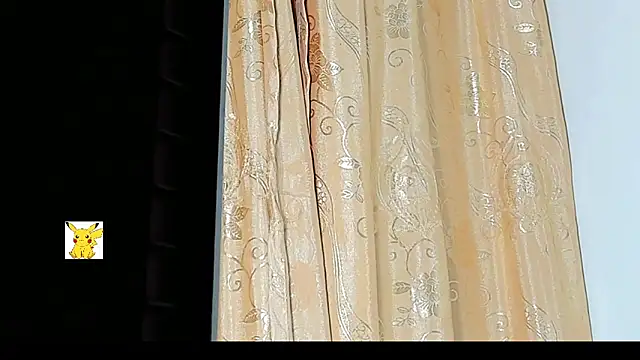 Snapshot of honey_skin chatting on 12.23.24 honey skin online show from 12.23.24