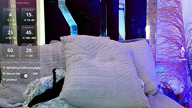 Snapshot of honey_skin chatting on 11.04.25 honey skin online show from 11.04.25