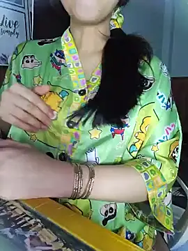 Snapshot of Suri_amabel chatting on 12.08.24 Suri amabel online show from 12.08.24