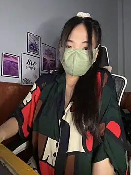 Snapshot of Suri_amabel chatting on 12.12.24 Suri amabel online show from 12.12.24