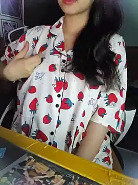 Snapshot of Suri_amabel chatting on 12.27.24 Suri amabel online show from 12.27.24