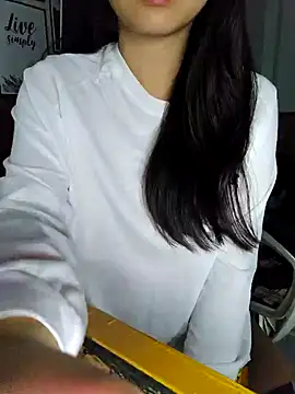 Snapshot of Suri_amabel chatting on 12.31.24 Suri amabel online show from 12.31.24