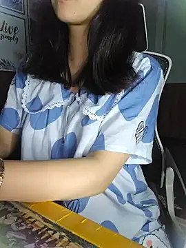 Snapshot of Suri_amabel chatting on 01.15.25 Suri amabel online show from 01.15.25