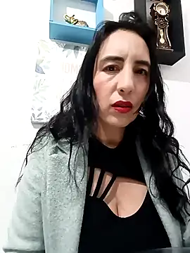 Snapshot of christine-x chatting on 01.24.25 christine-x online show from 01.24.25