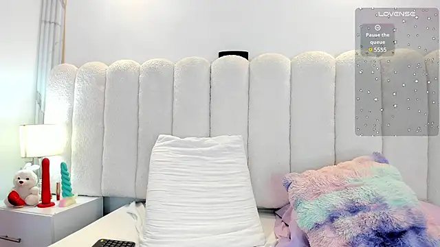 Snapshot of Mia_rom11 chatting on 02.28.25 Mia rom11 online show from 02.28.25