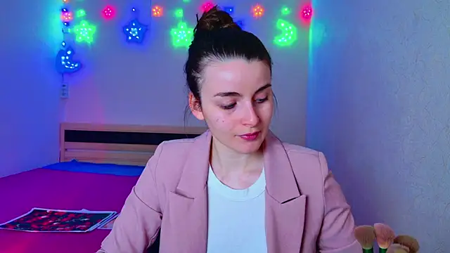 Miss Arwen online show from 12.06.24