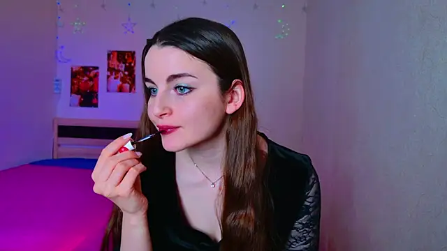 Miss Arwen online show from 12.10.24