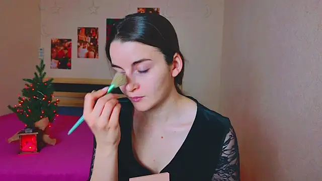 Miss Arwen online show from 12.20.24