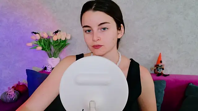 Miss Arwen online show from 10.07.25