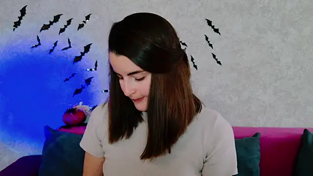 Miss Arwen online show from 10.20.25