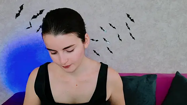 Miss Arwen online show from 10.28.25