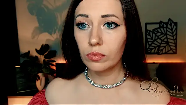 Snapshot of MissBeverlyMills chatting on 12.12.24 MissBeverlyMills online show from 12.12.24