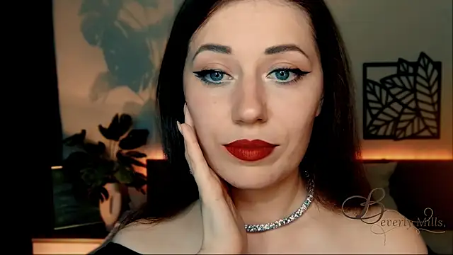 Snapshot of MissBeverlyMills chatting on 12.12.24 MissBeverlyMills online show from 12.12.24