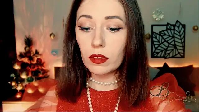 Snapshot of MissBeverlyMills chatting on 12.22.24 MissBeverlyMills online show from 12.22.24