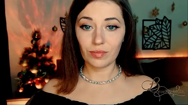 Snapshot of MissBeverlyMills chatting on 12.28.24 MissBeverlyMills online show from 12.28.24