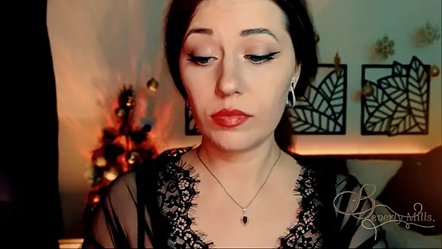 Snapshot of MissBeverlyMills chatting on 01.02.25 MissBeverlyMills online show from 01.02.25