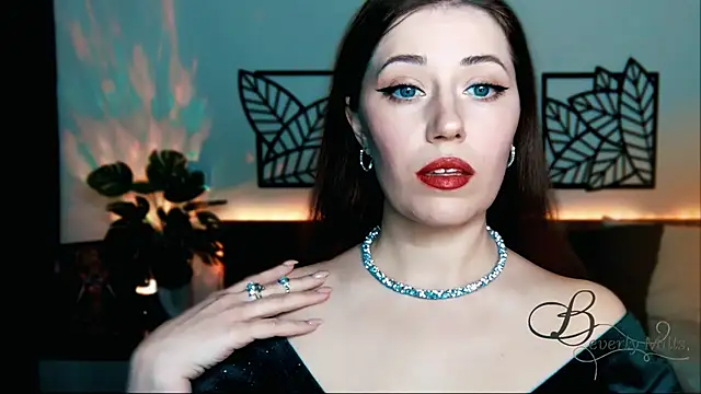 Snapshot of MissBeverlyMills chatting on 01.09.25 MissBeverlyMills online show from 01.09.25