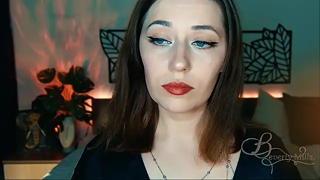 Snapshot of MissBeverlyMills chatting on 01.17.25 MissBeverlyMills online show from 01.17.25