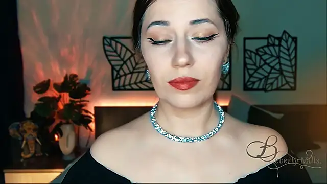 Snapshot of MissBeverlyMills chatting on 01.20.25 MissBeverlyMills online show from 01.20.25