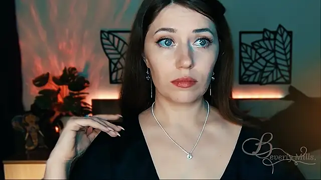 Snapshot of MissBeverlyMills chatting on 01.25.25 MissBeverlyMills online show from 01.25.25