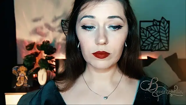 Snapshot of MissBeverlyMills chatting on 02.08.25 MissBeverlyMills online show from 02.08.25