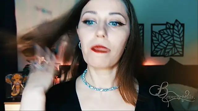 Snapshot of MissBeverlyMills chatting on 02.13.25 MissBeverlyMills online show from 02.13.25