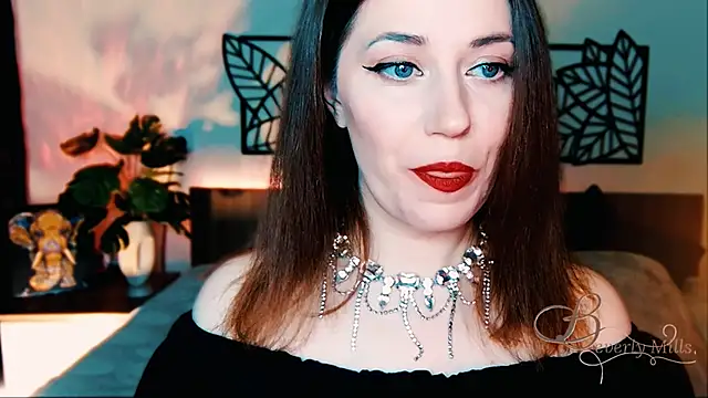 Snapshot of MissBeverlyMills chatting on 03.01.25 MissBeverlyMills online show from 03.01.25