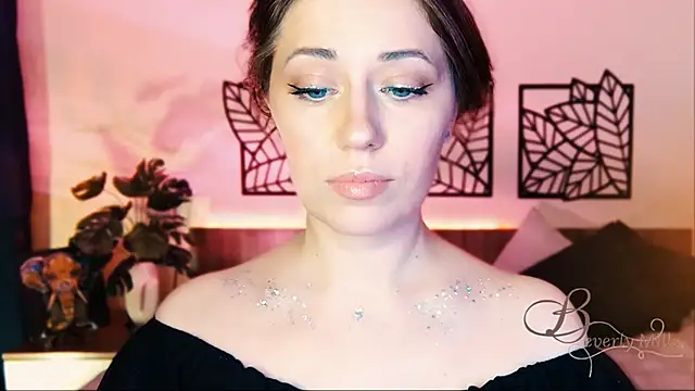 Snapshot of MissBeverlyMills chatting on 03.08.25 MissBeverlyMills online show from 03.08.25