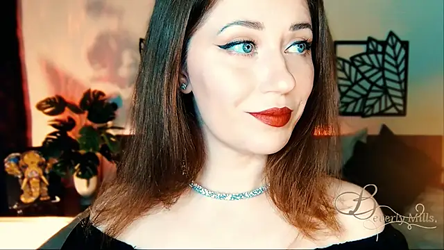 Snapshot of MissBeverlyMills chatting on 03.22.25 MissBeverlyMills online show from 03.22.25