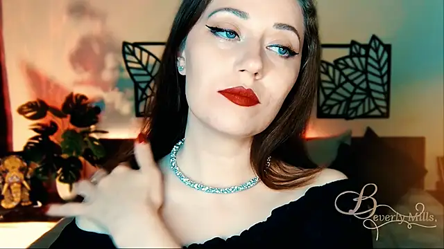 Snapshot of MissBeverlyMills chatting on 03.22.25 MissBeverlyMills online show from 03.22.25