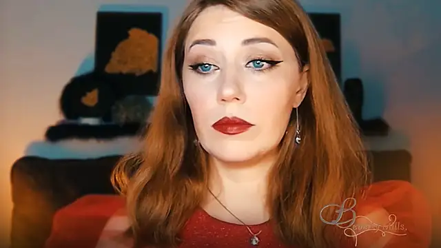 Snapshot of MissBeverlyMills chatting on 09.19.25 MissBeverlyMills online show from 09.19.25