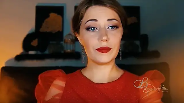 Snapshot of MissBeverlyMills chatting on 10.04.25 MissBeverlyMills online show from 10.04.25