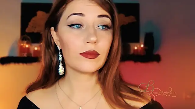 Snapshot of MissBeverlyMills chatting on 11.02.25 MissBeverlyMills online show from 11.02.25