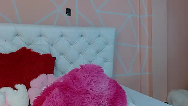 Snapshot of hantonella_ chatting on 09.17.25 hantonella online show from 09.17.25