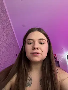 Snapshot of Vikki_toriya chatting on 12.08.24 Vikki toriya online show from 12.08.24