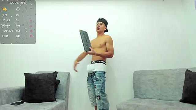 Snapshot of JuniorMorris_ chatting on 02.13.25 JuniorMorris  online show from 02.13.25