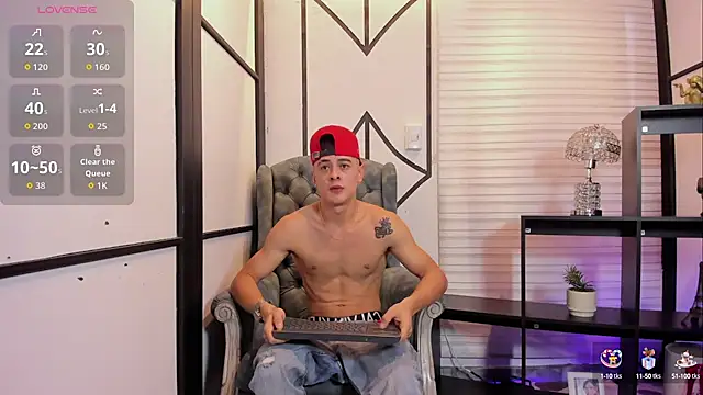 Snapshot of JuniorMorris_ chatting on 10.08.25 JuniorMorris  online show from 10.08.25