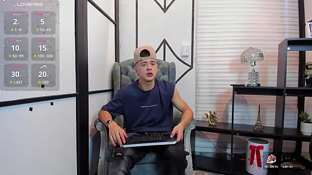 Snapshot of JuniorMorris_ chatting on 10.25.25 JuniorMorris  online show from 10.25.25