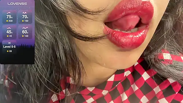 Snapshot of Spice-Summi chatting on 12.15.24 Spice-Summi online show from 12.15.24