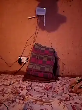 cute naimah online show from 11.18.25