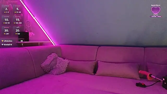 Snapshot of Terinn_Blu chatting on 02.14.25 Terinn Blu online show from 02.14.25