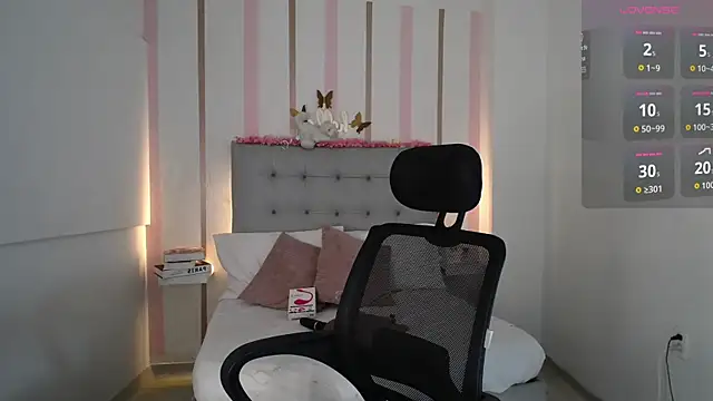 Snapshot of Mariana_Rojas chatting on 10.16.25 Mariana Rojas online show from 10.16.25