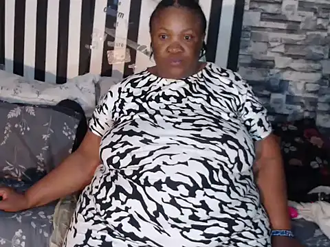 Snapshot of BigHotMatureXx chatting on 09.13.25 BigHotMatureXx online show from 09.13.25