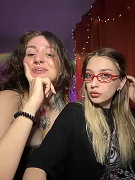 Snapshot of Dooubletroublee chatting on 12.13.24 Dooubletroublee online show from 12.13.24