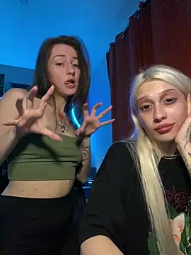 Snapshot of Dooubletroublee chatting on 09.11.25 Dooubletroublee online show from 09.11.25